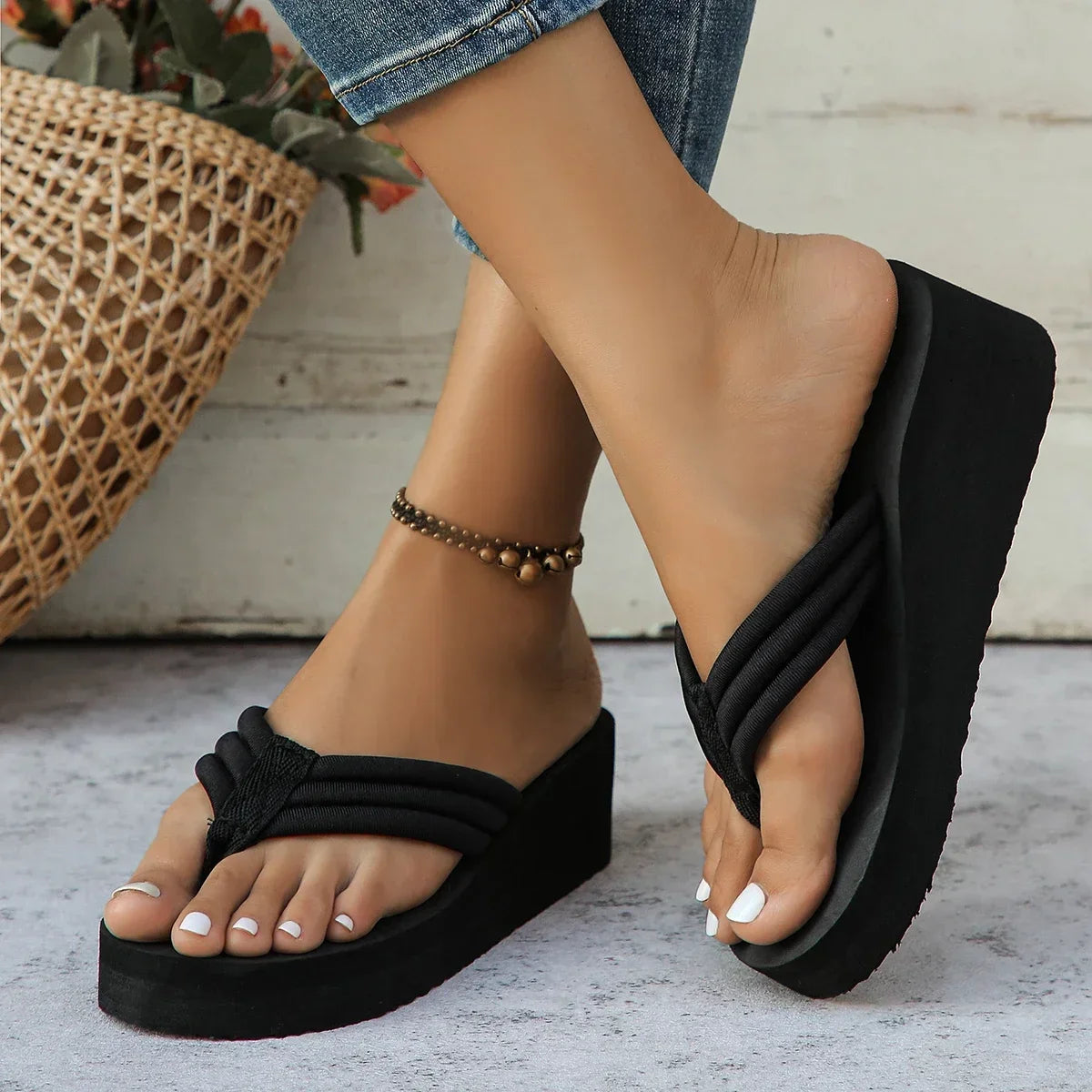 Chinelos Femininos Básicos com Plataforma – O Conforto e Estilo
