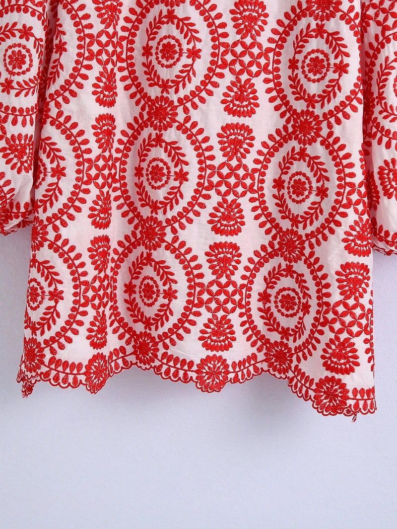 Vestido Bordado com Manga Longa Clássico